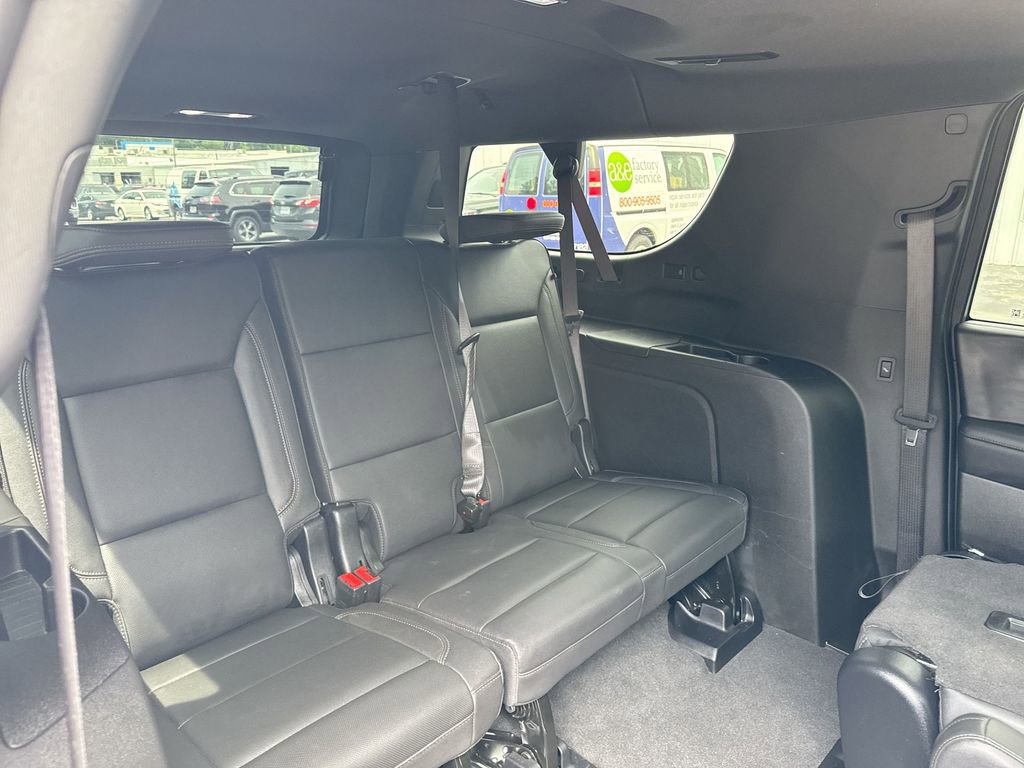 Used 2025 Chevrolet Suburban High Country AWD/4WD image 30