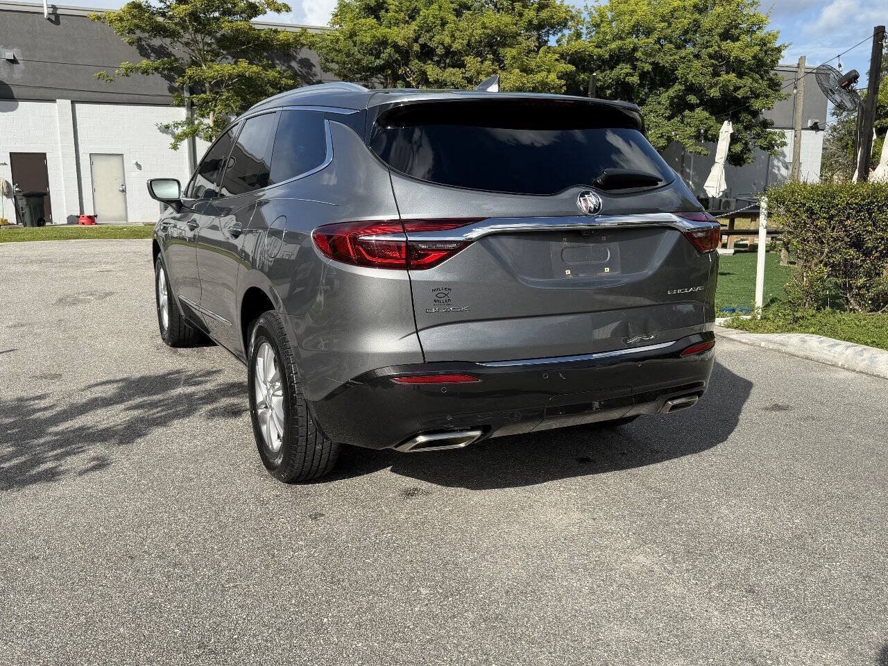 Used 2018 Buick Enclave Essence w/ Trailering Package FWD image 5