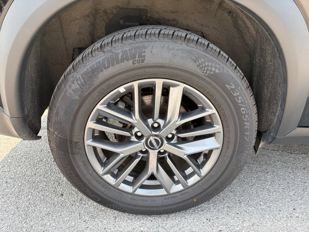 Used 2024 Nissan Rogue S AWD/4WD image 20