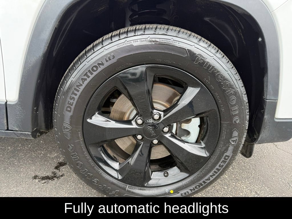 Certified 2023 Jeep Cherokee Altitude Lux AWD/4WD image 10