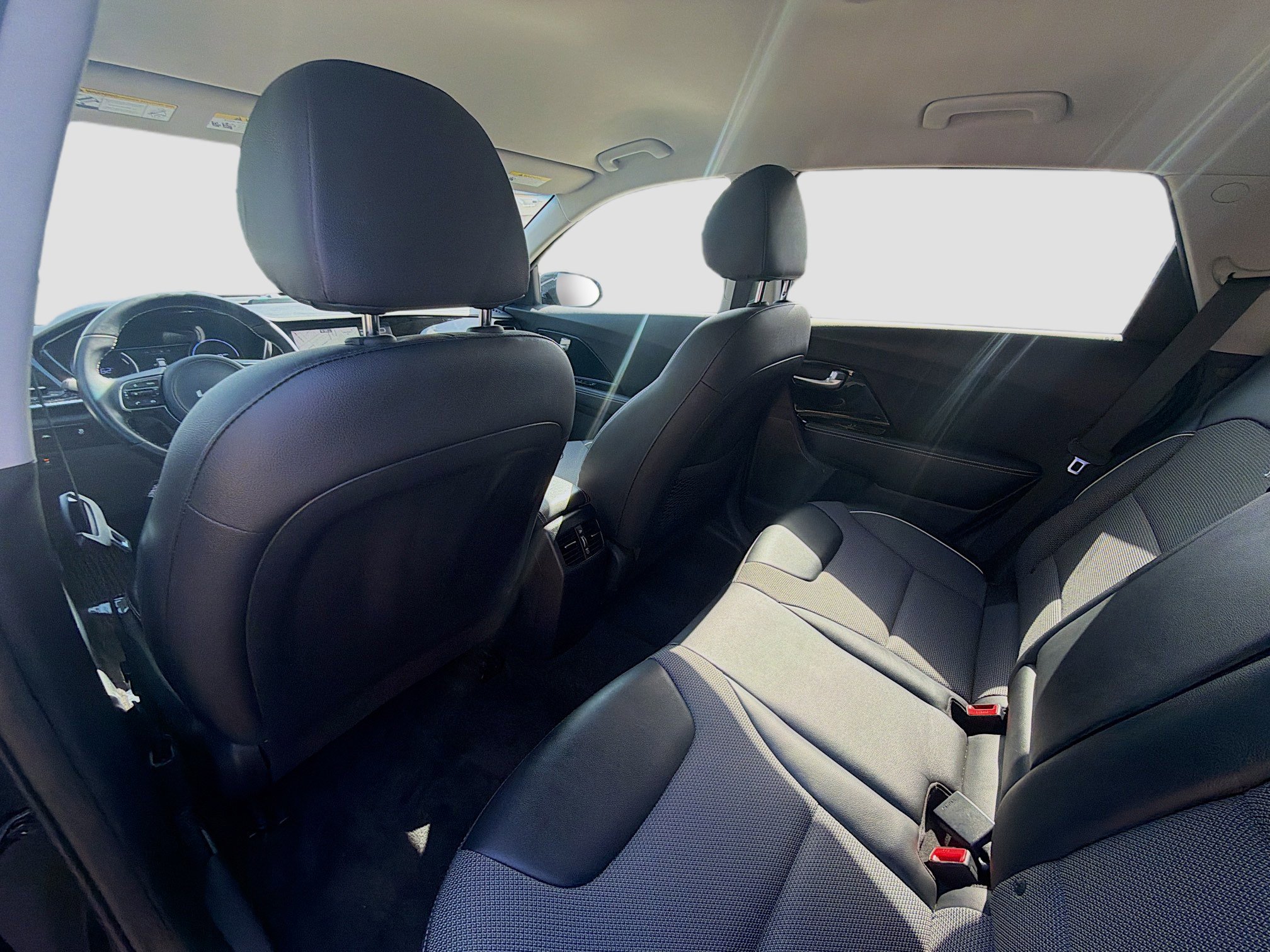 Used 2022 Kia Niro EX image 23