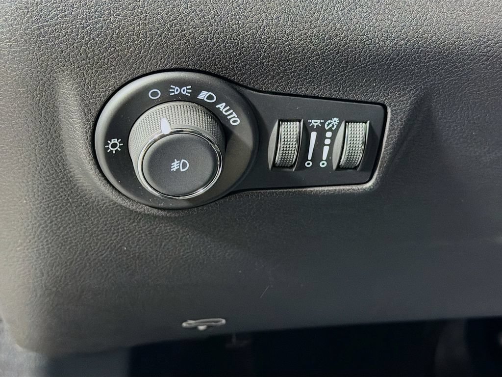 Used 2024 Jeep Compass Latitude AWD/4WD image 10