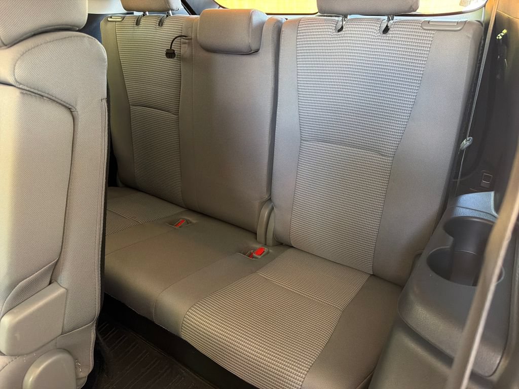 Used 2023 Toyota Highlander L FWD image 33