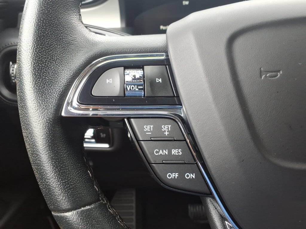 Used 2023 Lincoln Nautilus AWD w/ Premium Package image 7