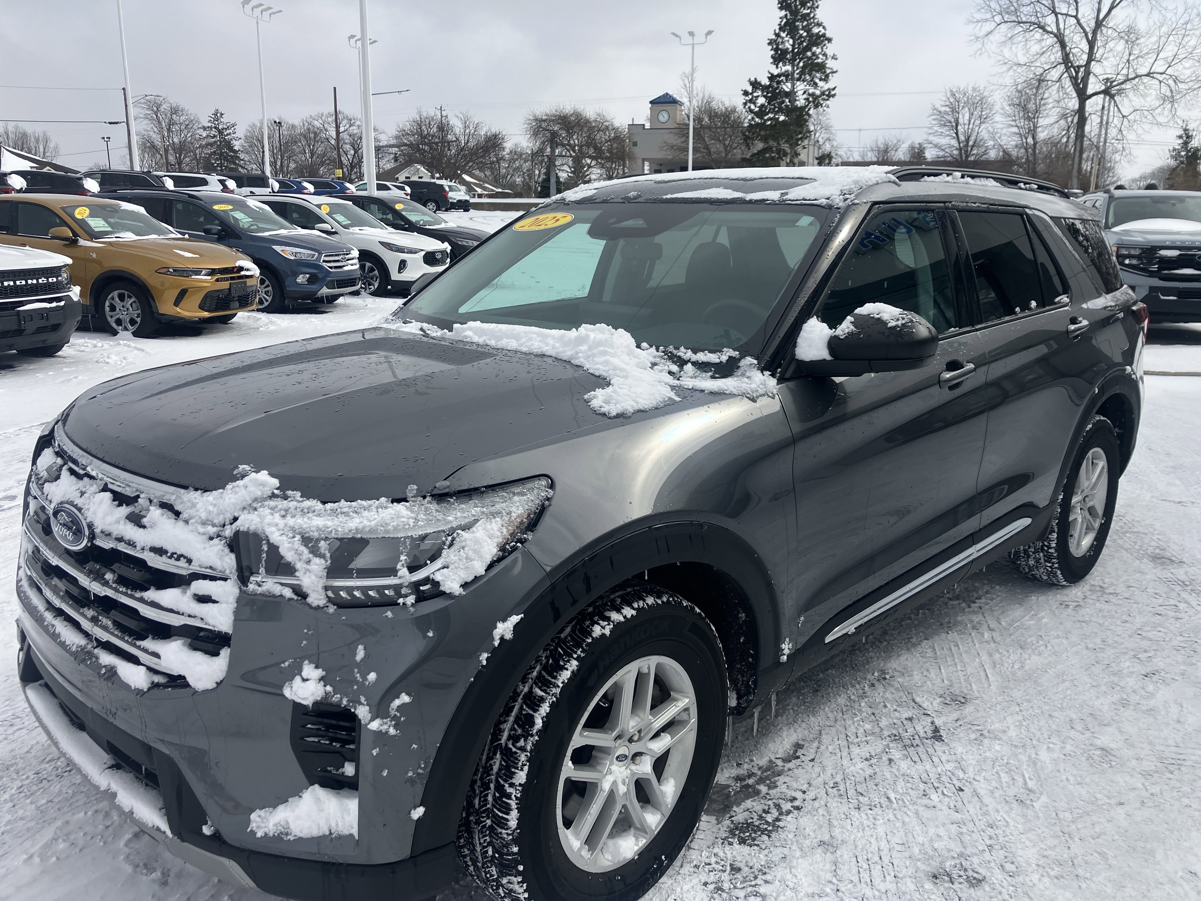 Used 2025 Ford Explorer Active image 3