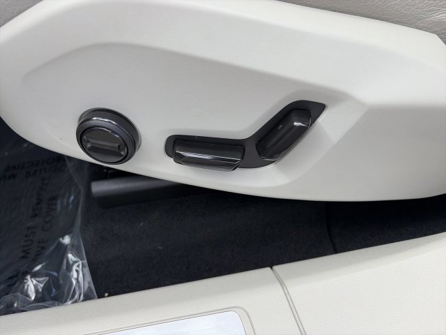 Used 2024 Volvo XC60 B5 Plus w/ Protection Package AWD/4WD image 21