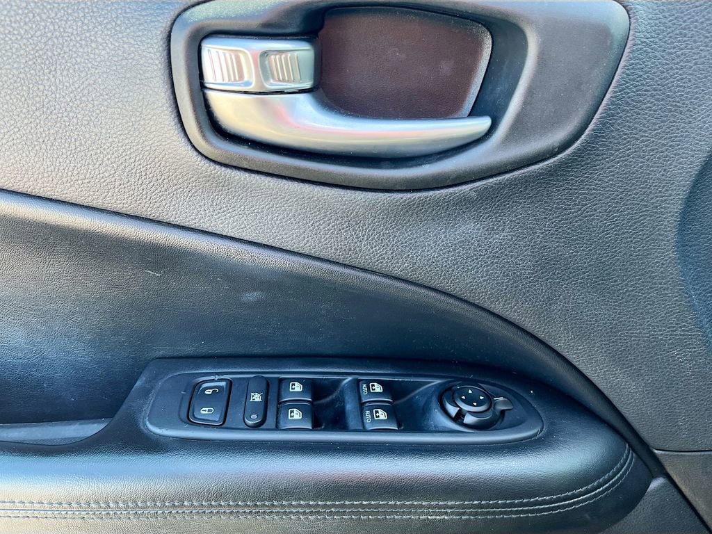Used 2018 Jeep Compass Latitude FWD image 17