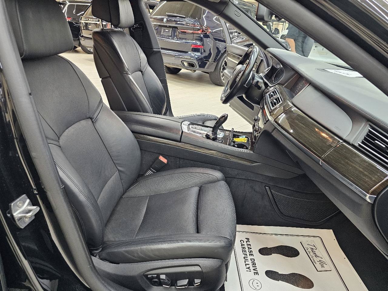 Used 2015 BMW 750i w/ M Sport Edition RWD image 21