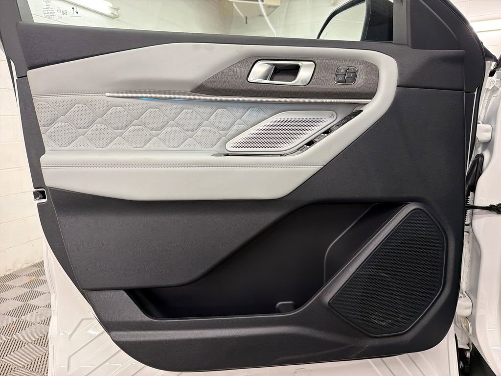New 2026 Ford Explorer Platinum image 16