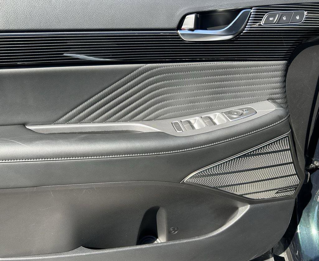 Used 2025 Hyundai Palisade Calligraphy image 13