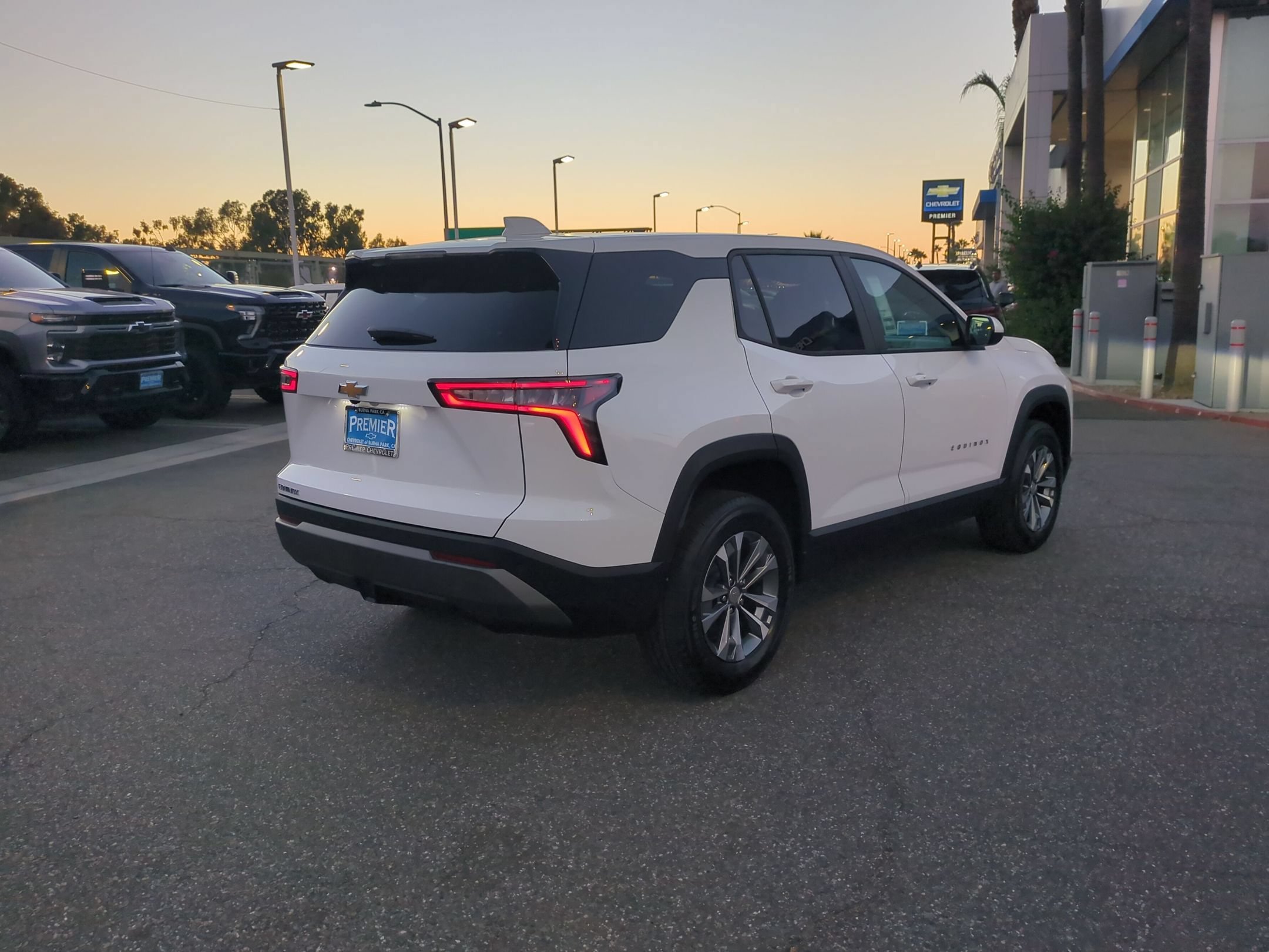 New 2027 Chevrolet Equinox LT FWD image 5