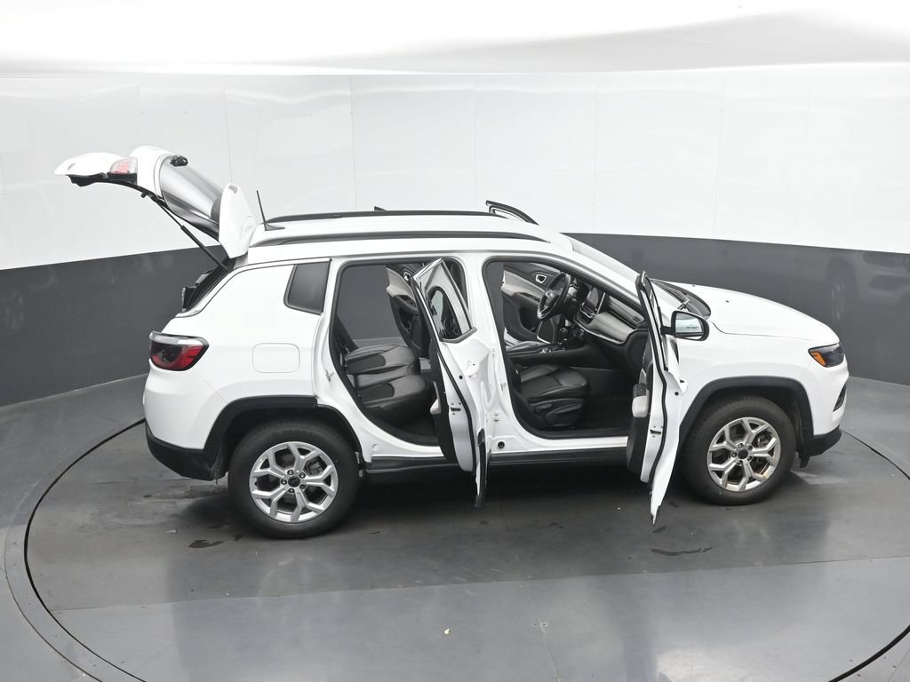 Used 2025 Jeep Compass Latitude AWD/4WD image 45
