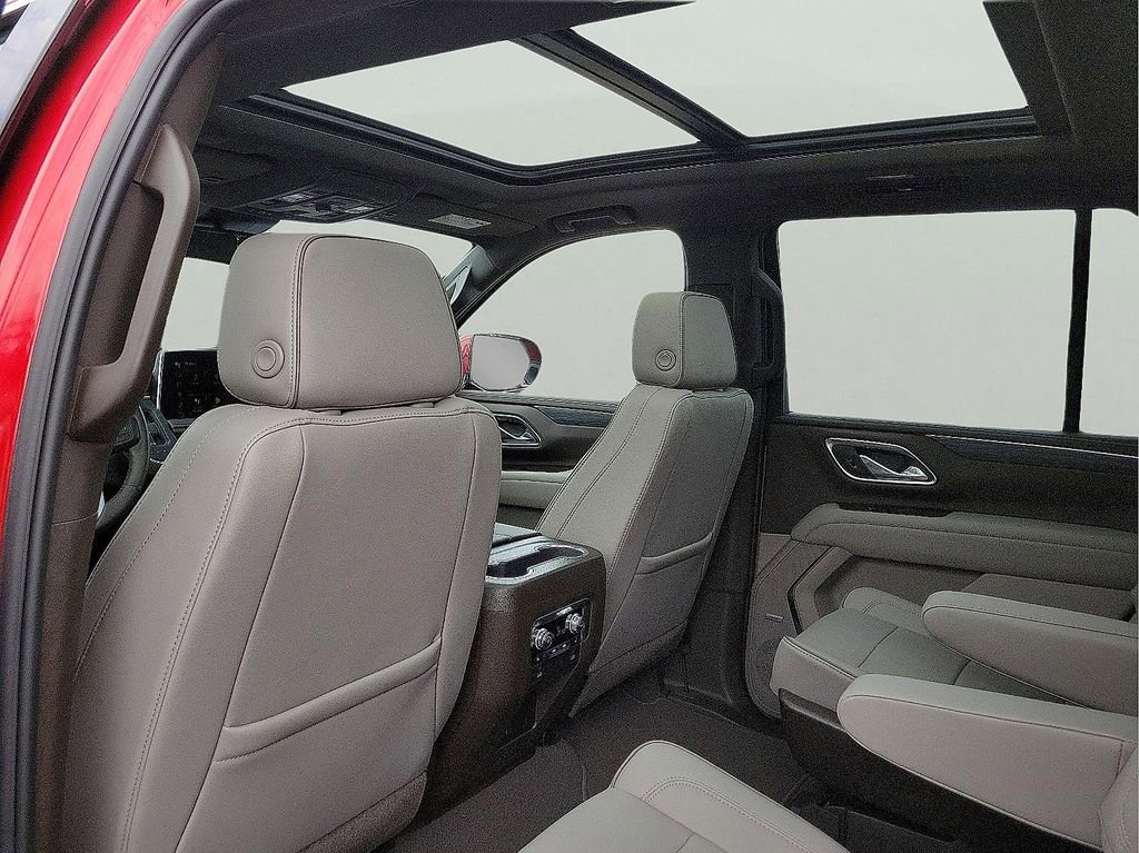 Used 2024 GMC Yukon SLT w/ SLT Luxury Package RWD image 12