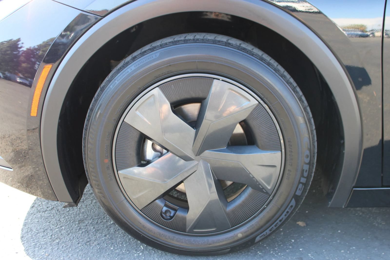 Used 2025 Toyota Prius LE FWD image 33