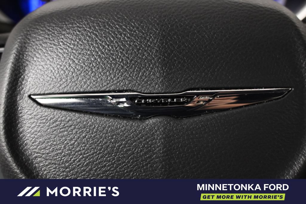 Used 2026 Chrysler Pacifica Select FWD image 38
