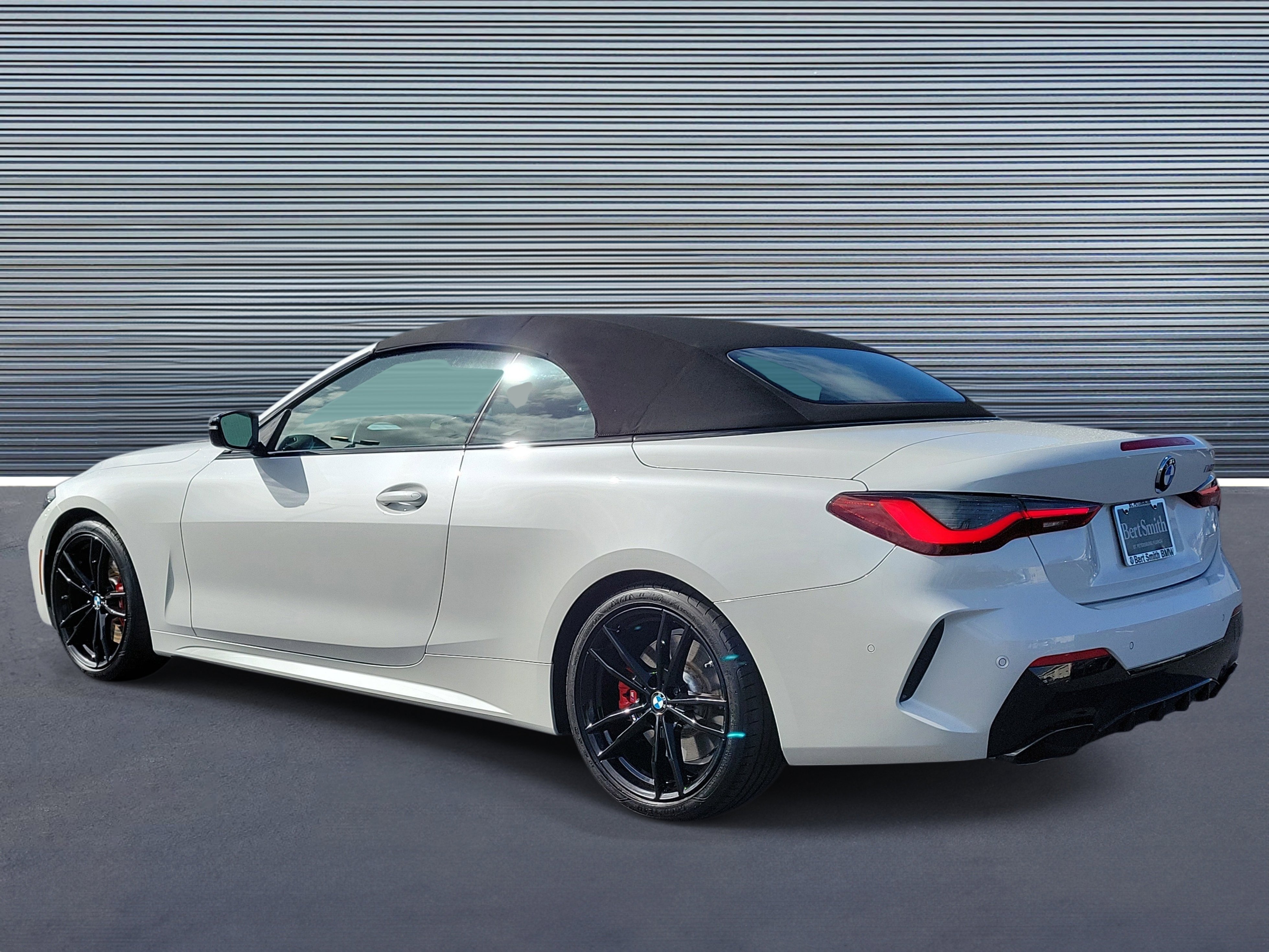 Used 2024 BMW M440i Convertible w/ Premium Package image 4