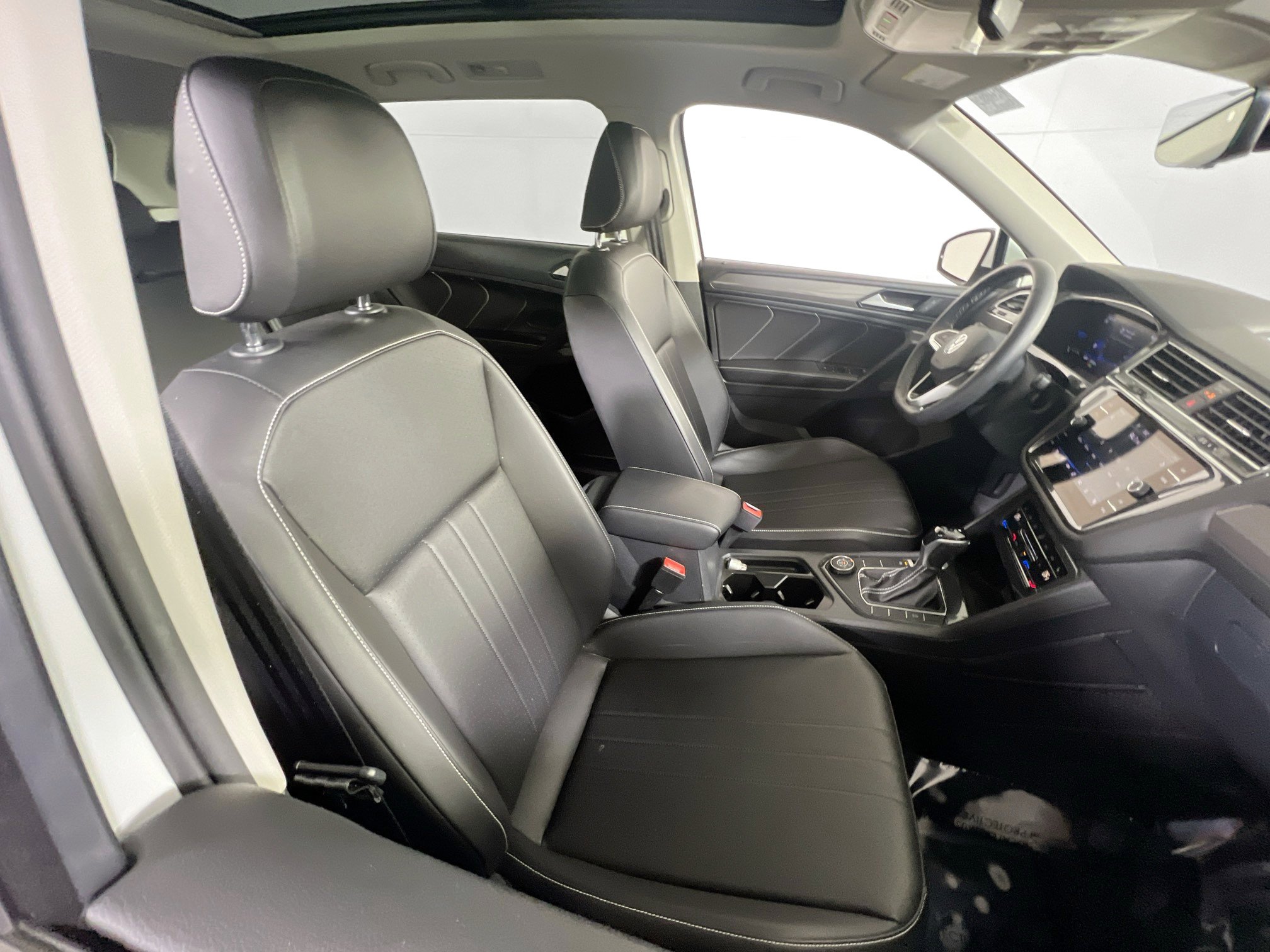 Used 2022 Volkswagen Tiguan SE AWD/4WD image 26
