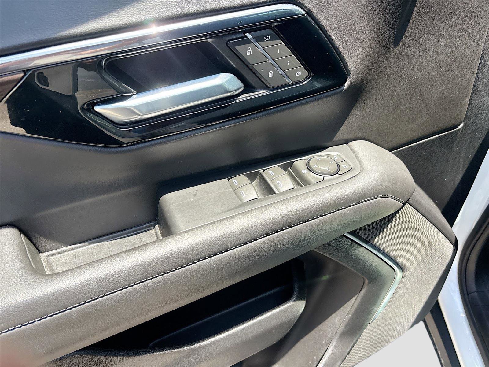 Used 2025 Chevrolet Suburban Z71 AWD/4WD image 18