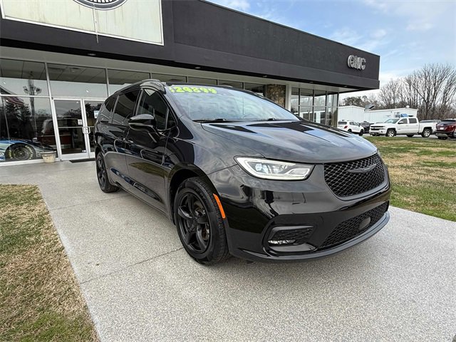 Used 2021 Chrysler Pacifica Touring w/ Uconnect Theater Family Group image 1