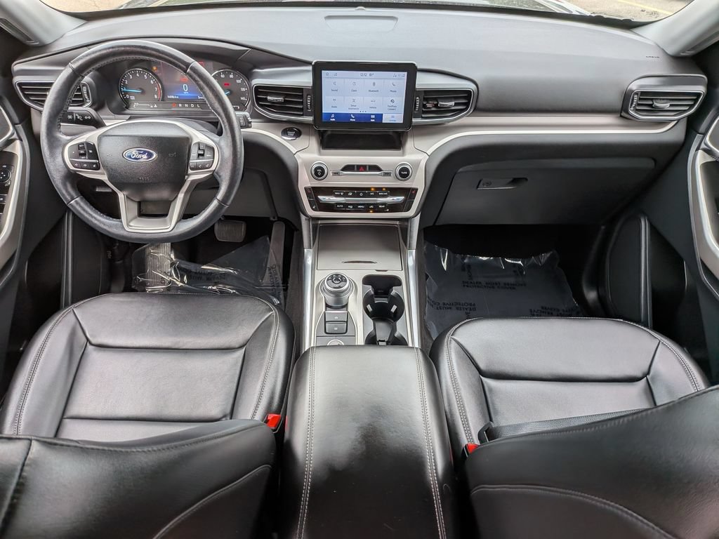 Used 2023 Ford Explorer XLT w/ Equipment Group 202A AWD/4WD image 5
