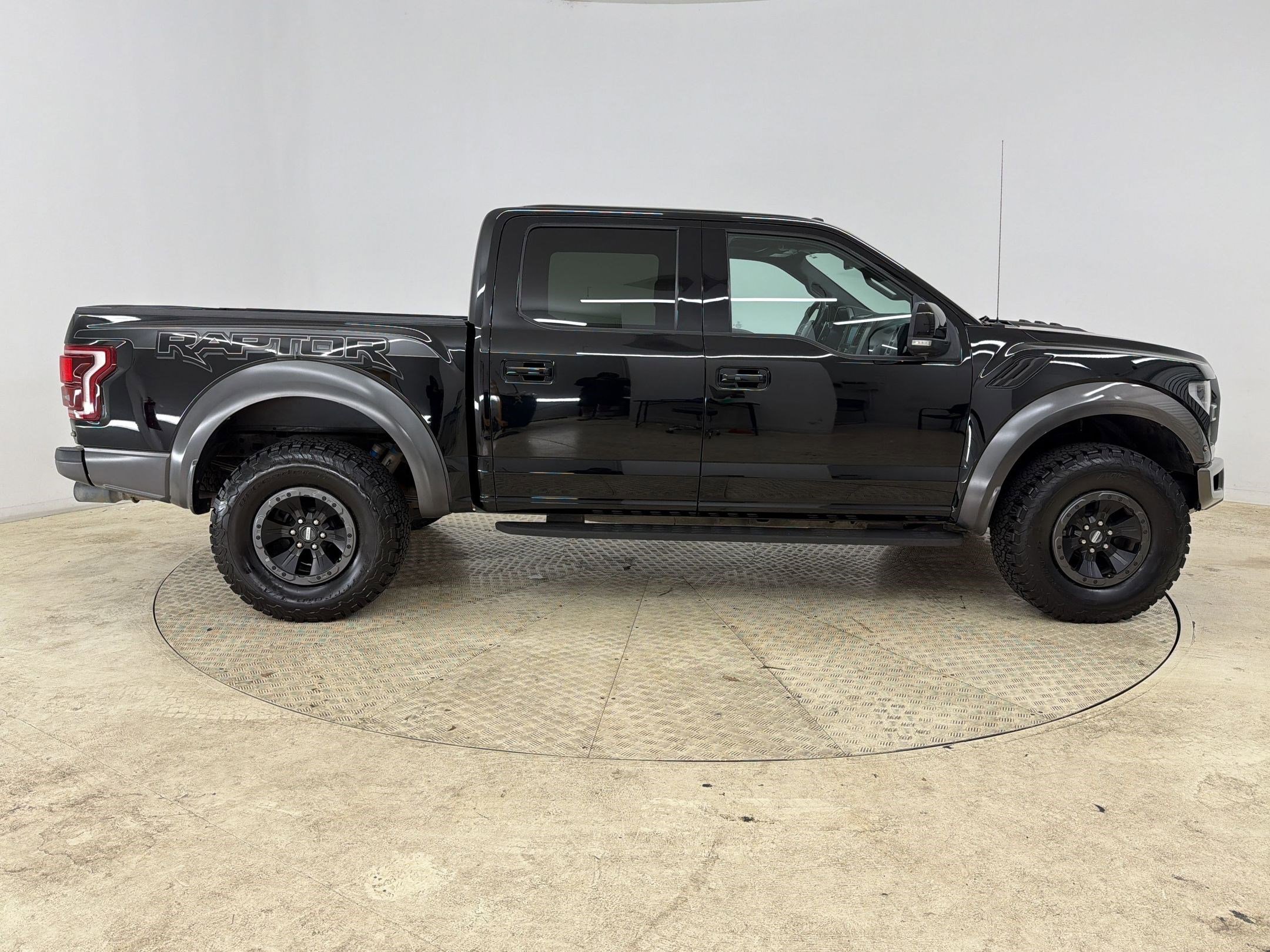 Used 2018 Ford F150 Raptor w/ Equipment Group 802A Luxury image 7
