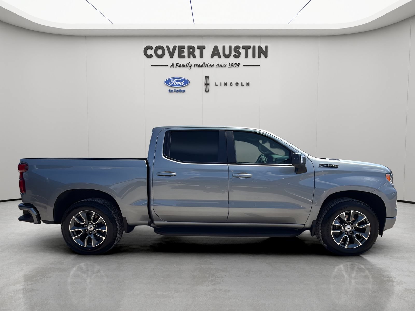Used 2025 Chevrolet Silverado 1500 RST AWD/4WD image 6