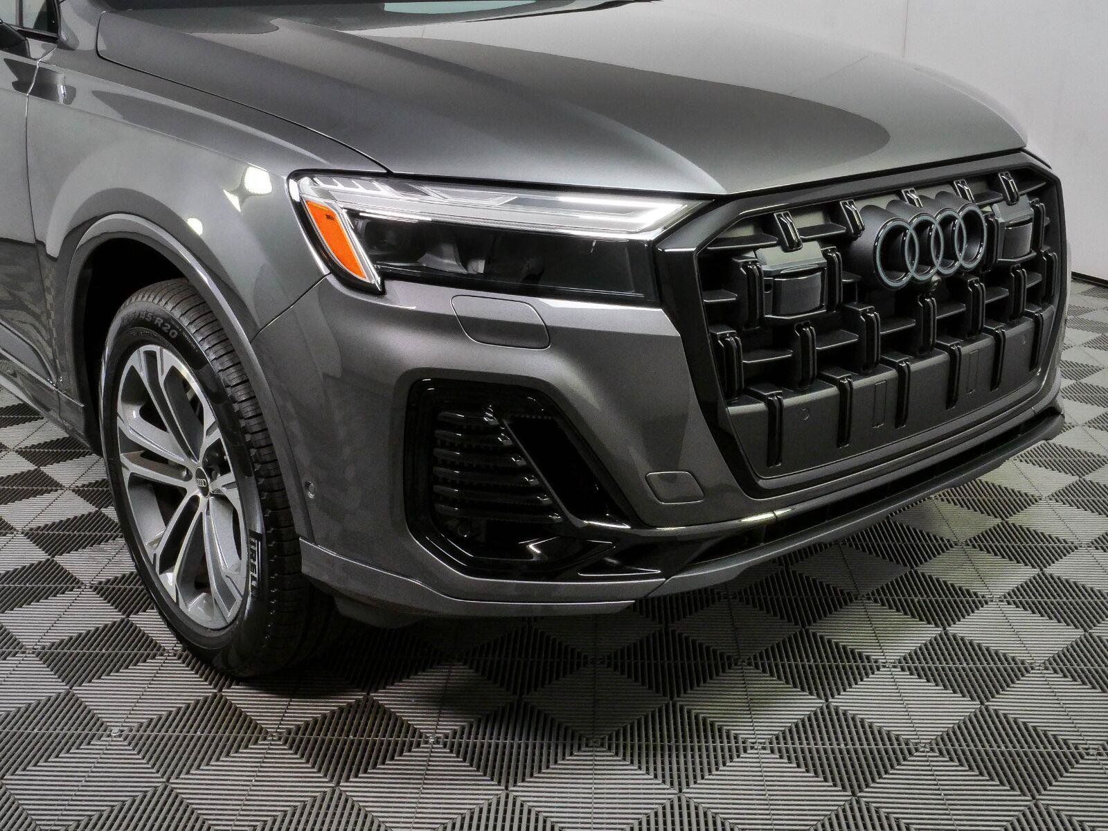 Used 2026 Audi Q7 3.0T Premium w/ Convenience Plus Package AWD/4WD image 40
