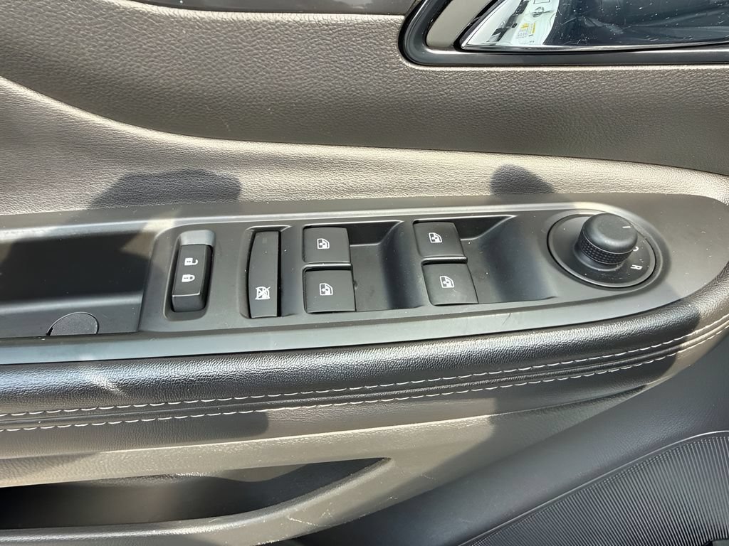 Used 2021 Buick Encore Preferred FWD image 25