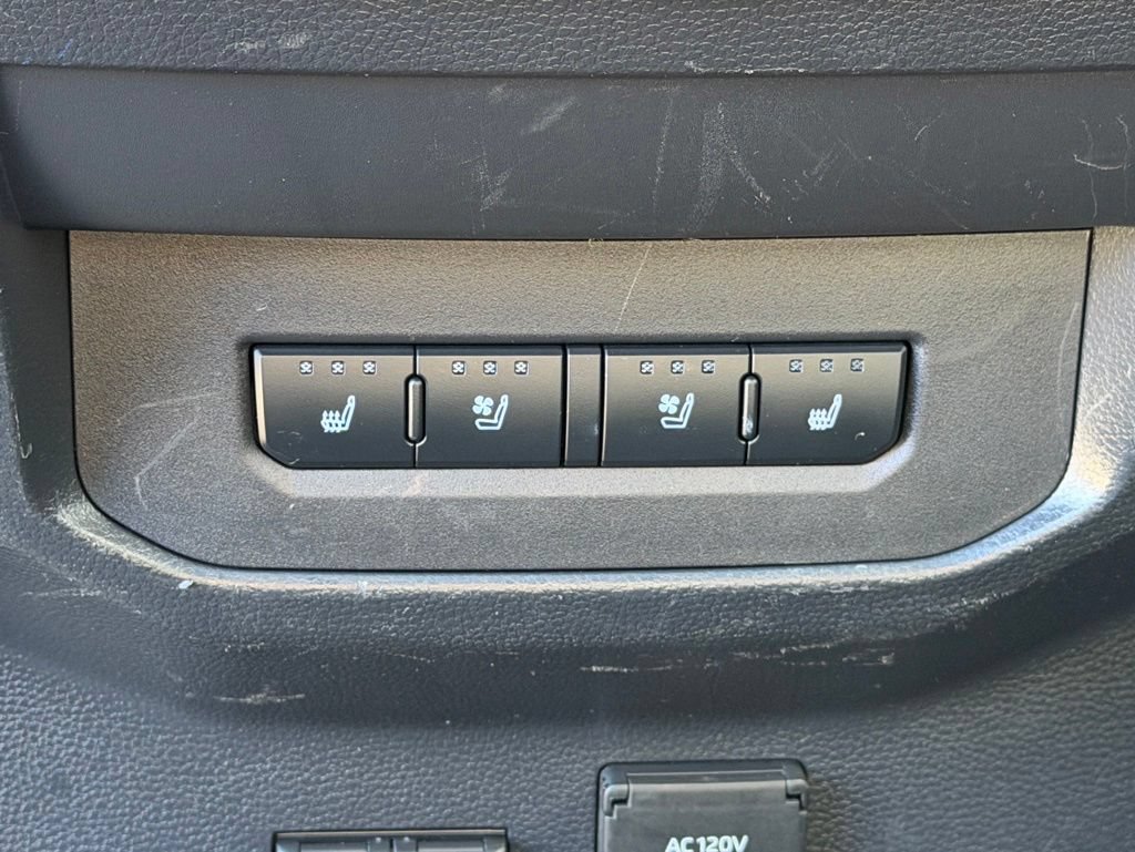 Used 2024 Toyota Tundra Platinum AWD/4WD image 6