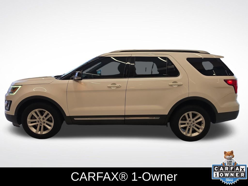 Used 2017 Ford Explorer XLT w/ Equipment Group 202A FWD image 2