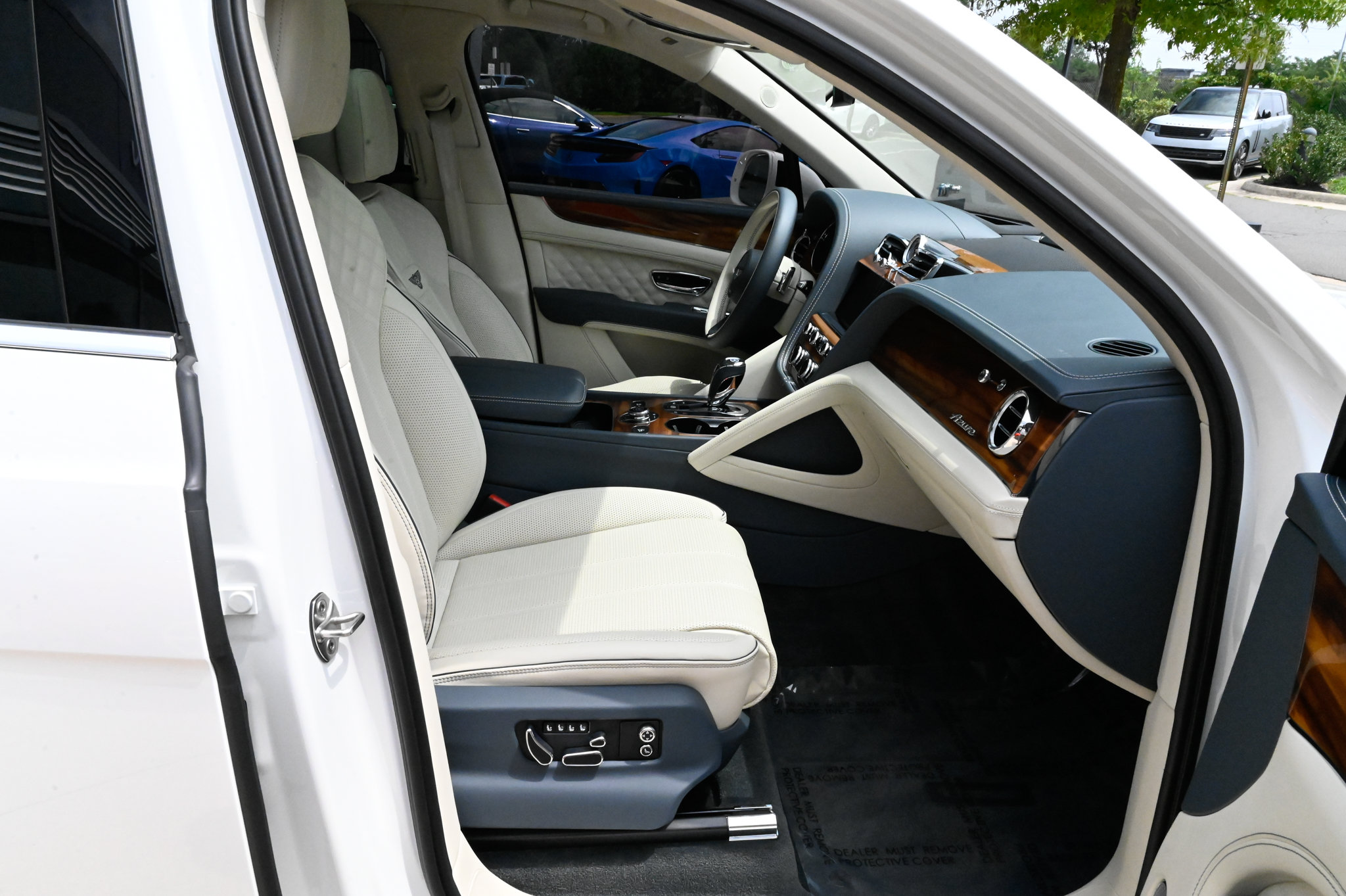 Used 2023 Bentley Bentayga AWD/4WD image 62
