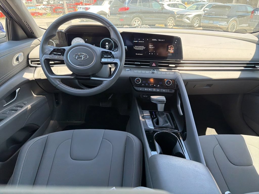 Used 2023 Hyundai Elantra SEL w/ Convenience Package FWD image 15