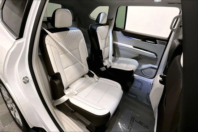 Used 2025 GMC Acadia Denali w/ Super Cruise Package image 24