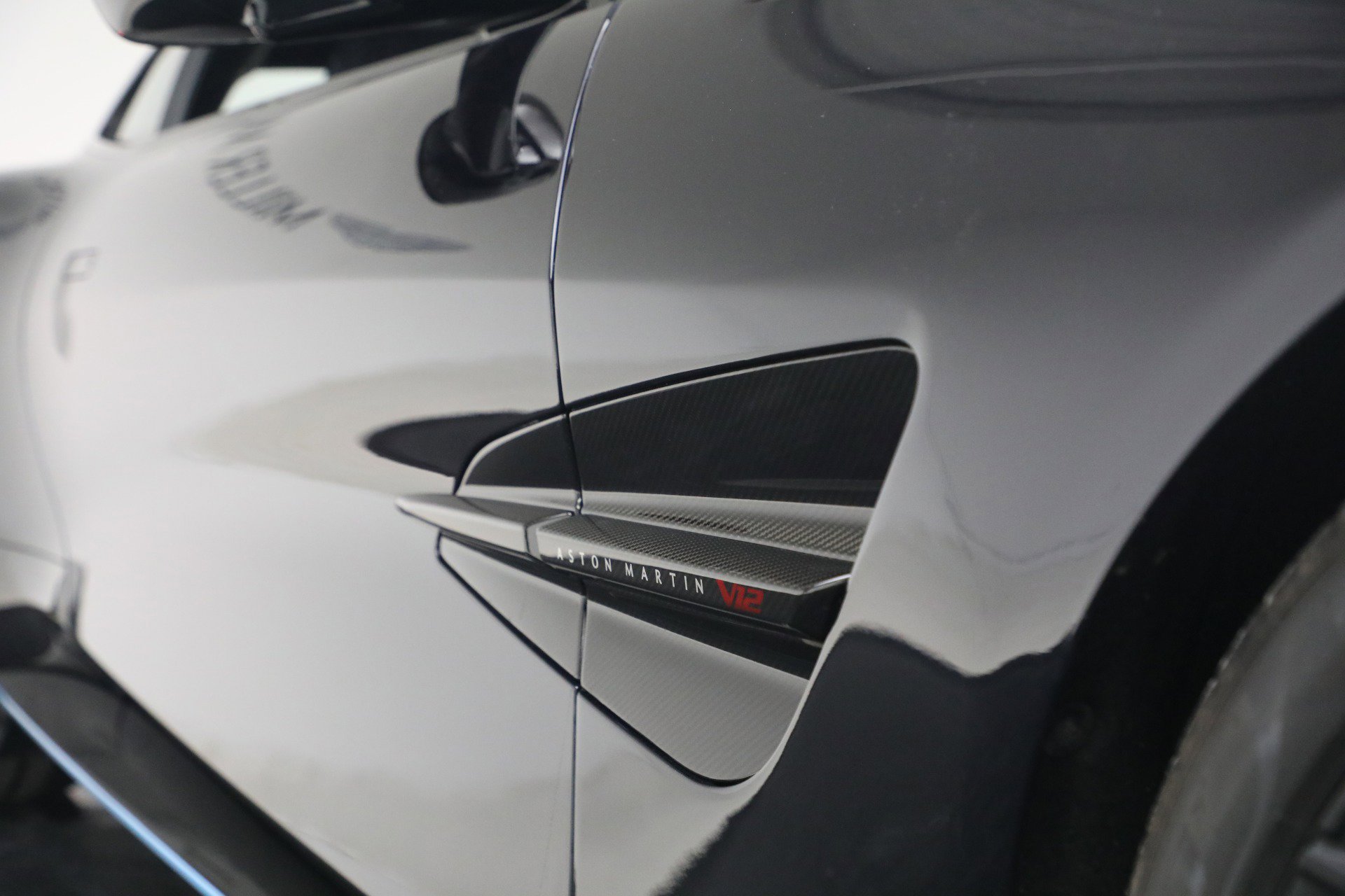 Used 2025 Aston Martin Vanquish image 27