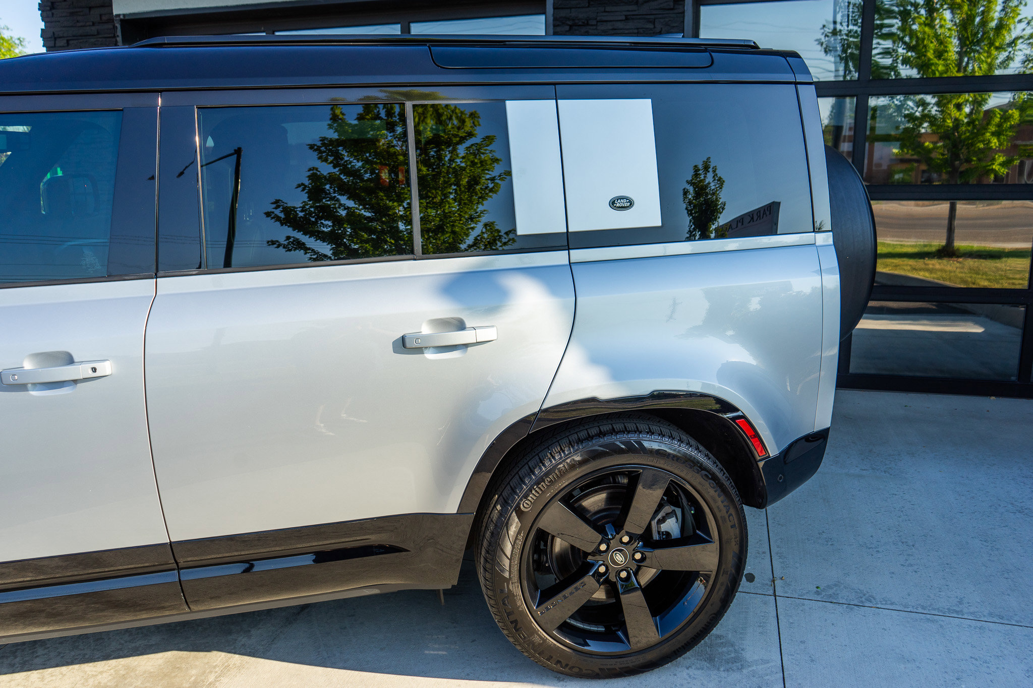 Used 2021 Land Rover Defender 110 X-Dynamic HSE image 5