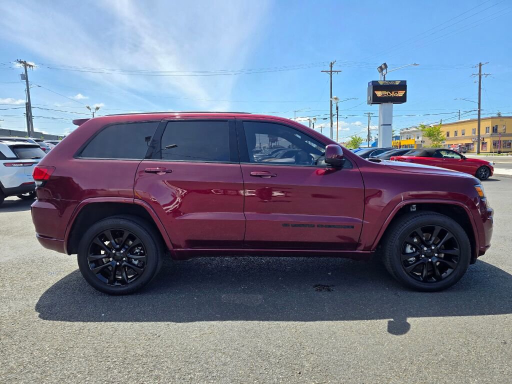 Used 2022 Jeep Grand Cherokee Laredo X AWD/4WD image 5