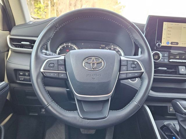 Used 2024 Toyota Highlander LE image 22