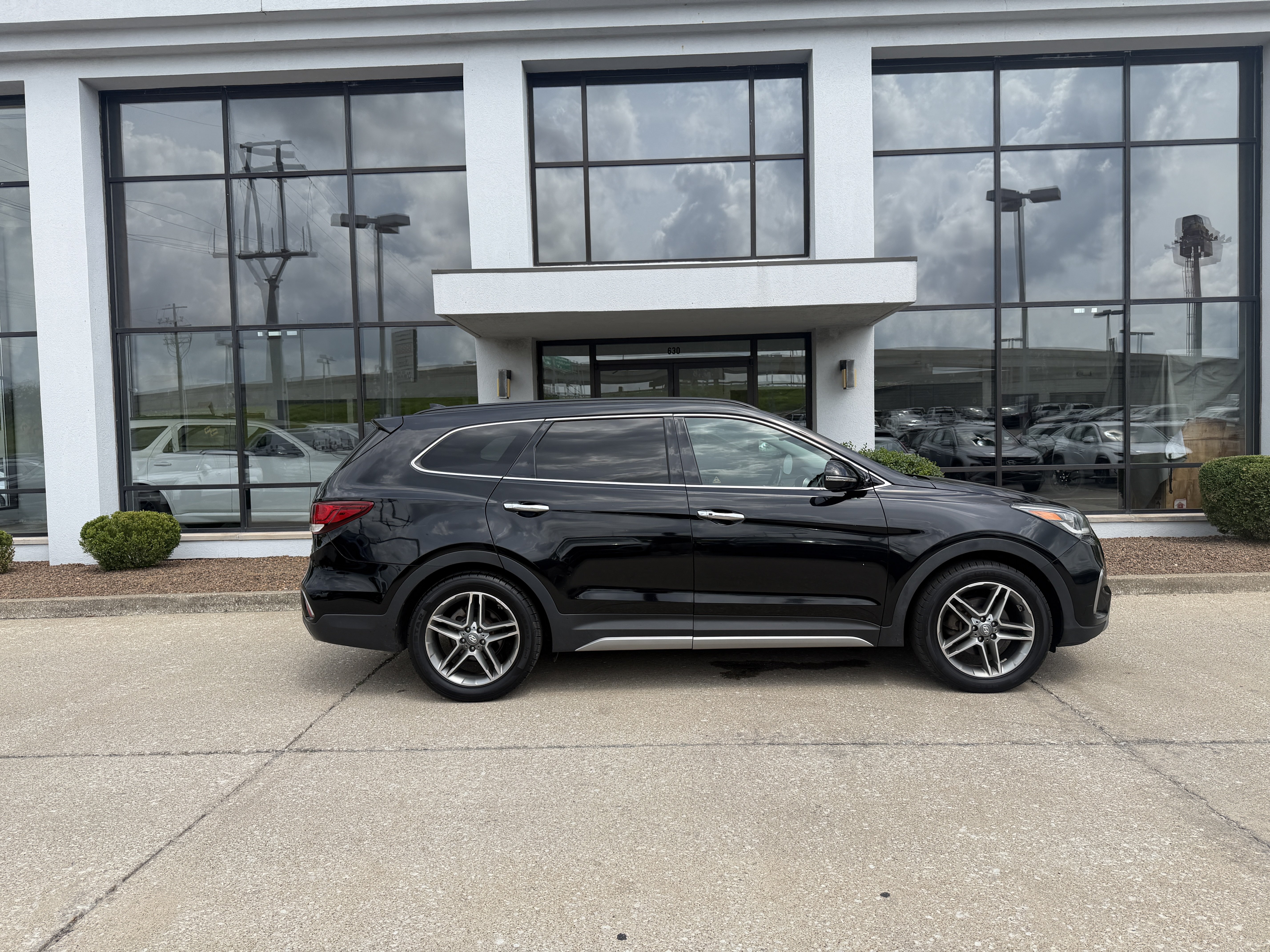 Used 2019 Hyundai Santa Fe XL w/ Cargo Package FWD image 3