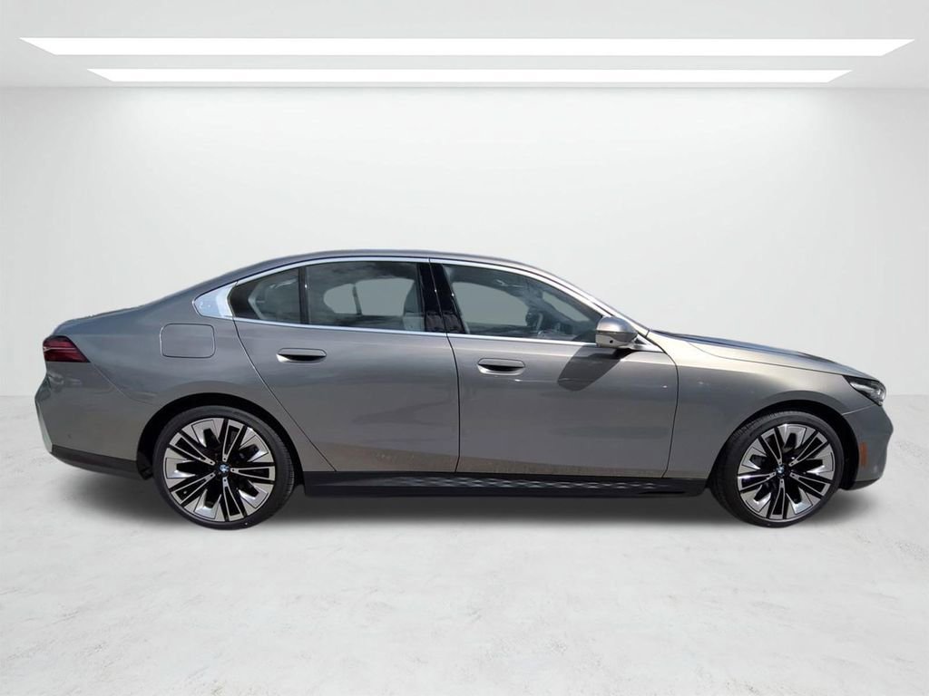 New 2026 BMW i5 eDrive40 w/ Premium Package image 3