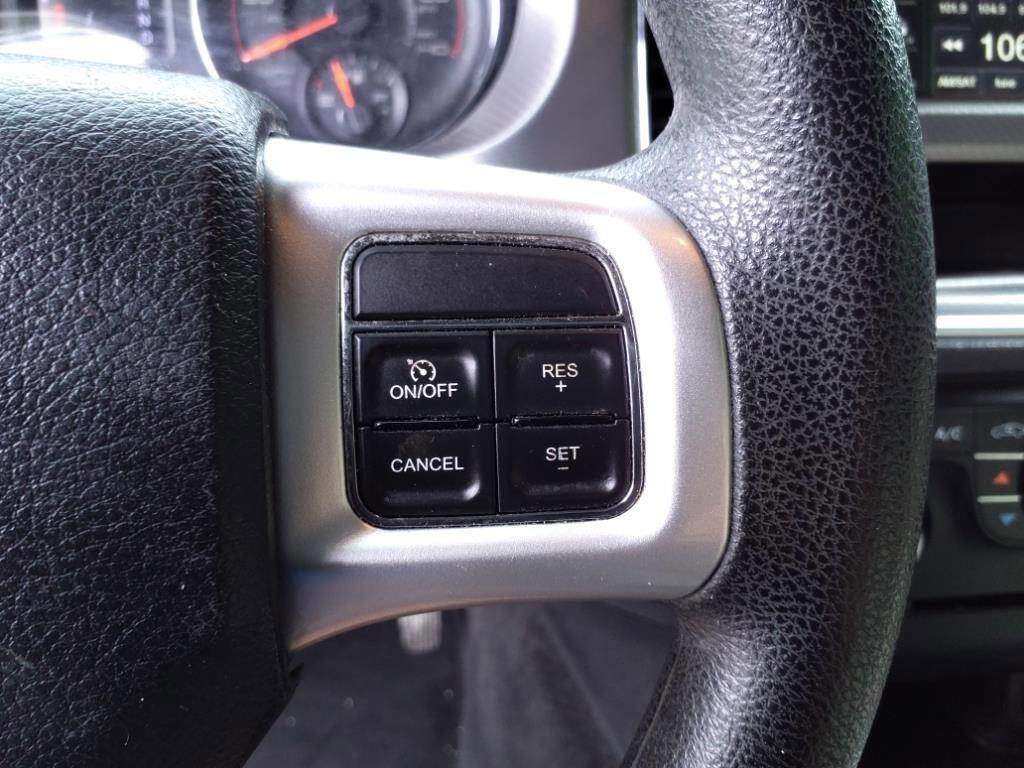 Used 2012 Dodge Charger SE RWD image 16