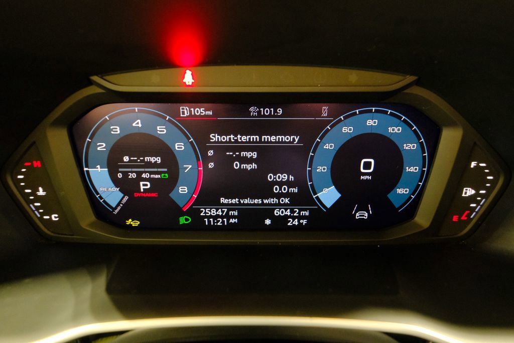 Used 2025 Audi Q3 2.0T Premium image 38