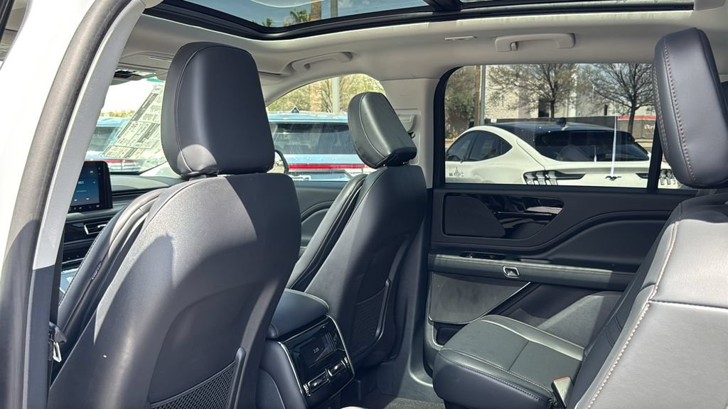 New 2026 Lincoln Aviator AWD w/ Jet Appearance Package image 24