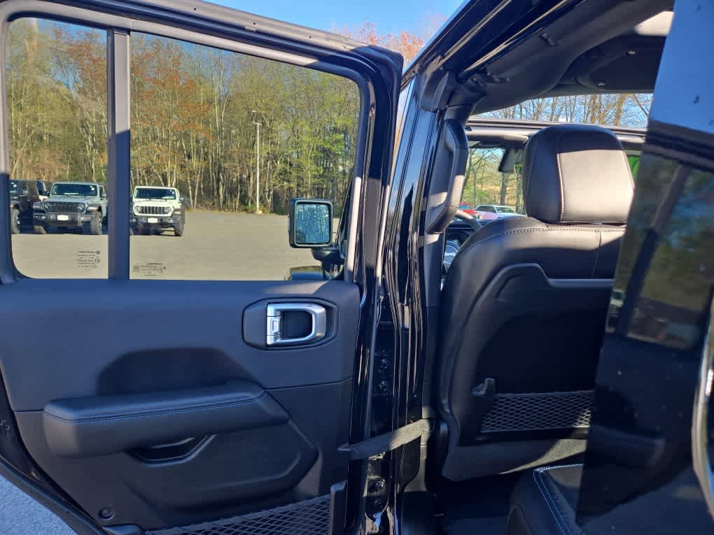 Used 2024 Jeep Wrangler High Altitude AWD/4WD image 30