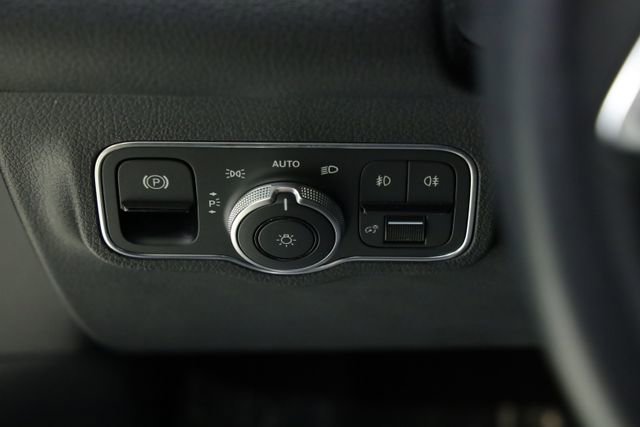 Used 2024 Mercedes-Benz GLB 250 4MATIC image 28