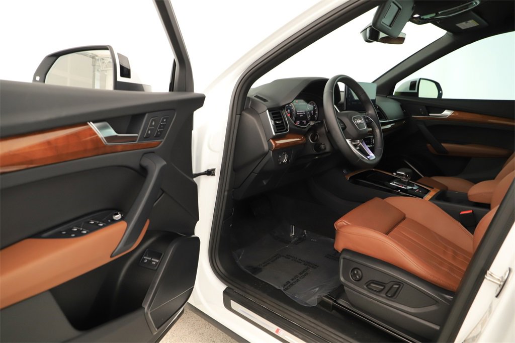 Used 2024 Audi Q5 e Premium w/ Convenience Package image 14