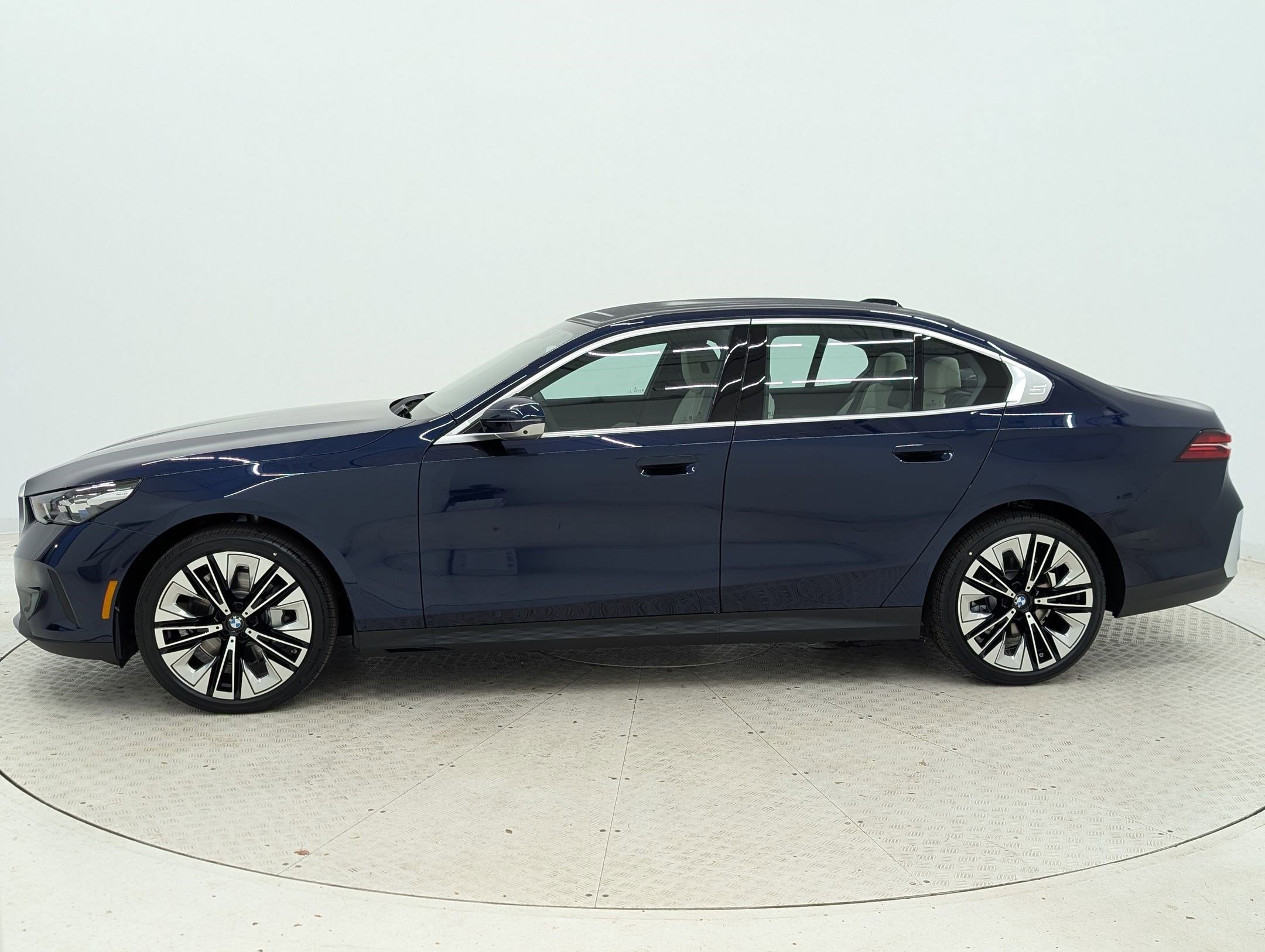 New 2026 BMW 530i w/ Premium Package RWD image 2