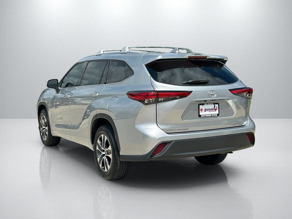 Used 2021 Toyota Highlander XLE FWD image 7