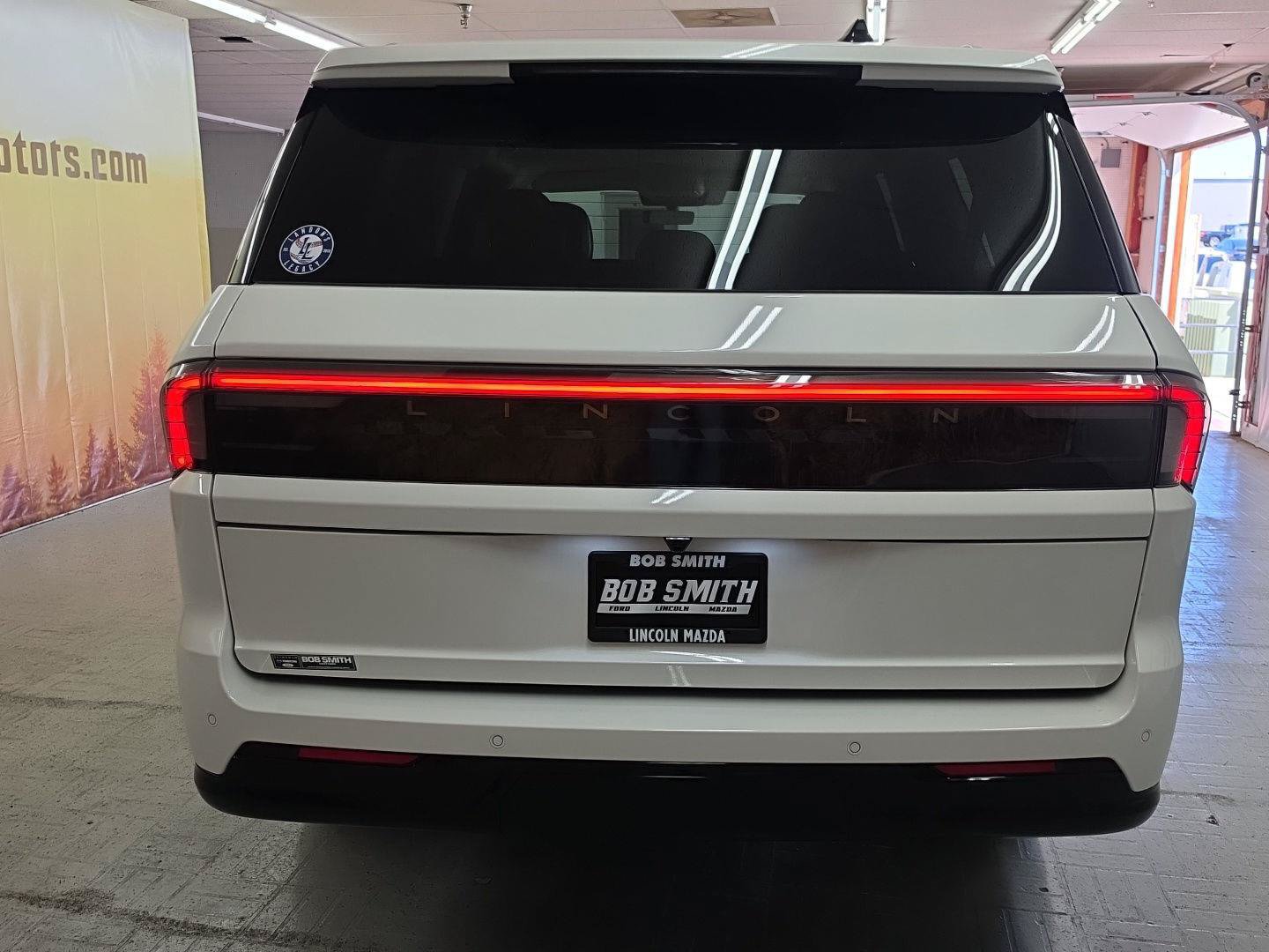 New 2027 Lincoln Navigator L Premier AWD/4WD image 18