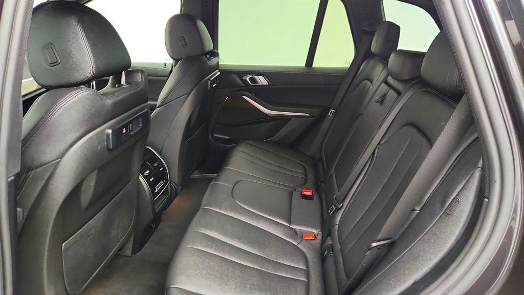 Used 2022 BMW X5 xDrive40i w/ Premium Package AWD/4WD image 21