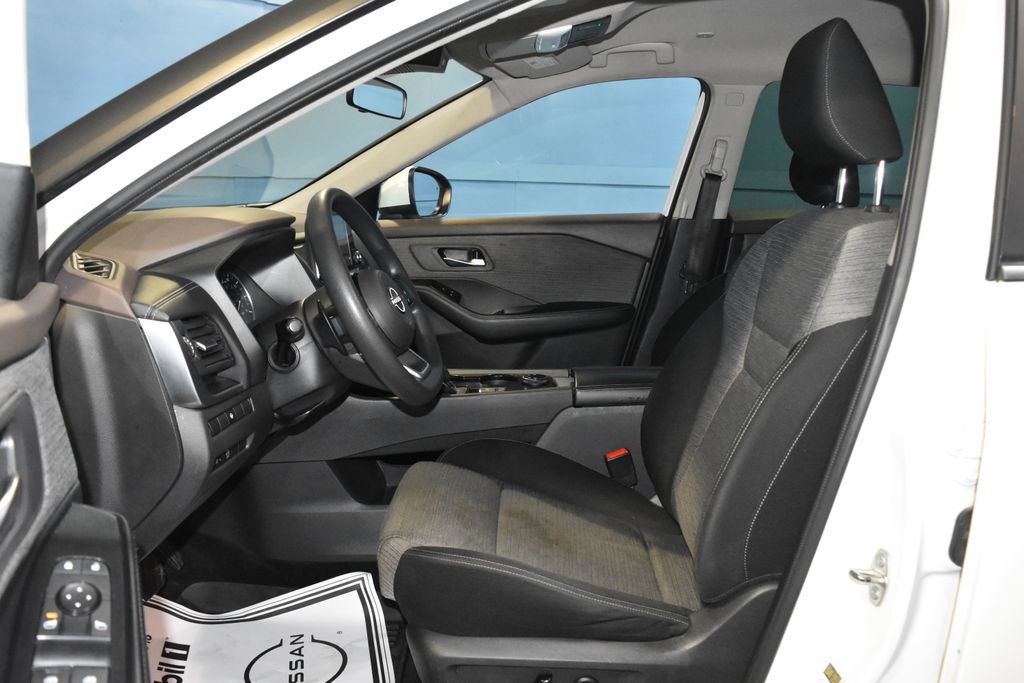 Used 2023 Nissan Rogue SV image 6